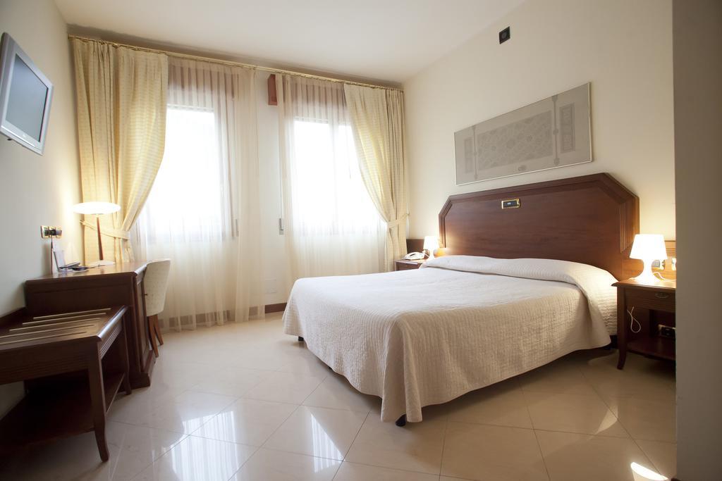 בניו די רומניה Roseo Euroterme Wellness Resort מראה חיצוני תמונה